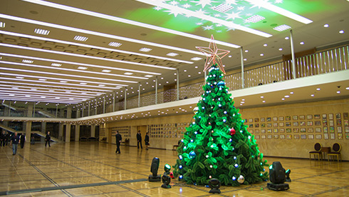 Верхушка огромной елки, пробила пол, с GREEN TREES возможно все!!! Верхушка огромной елки, пробила пол, с GREEN TREES возможно все!!!