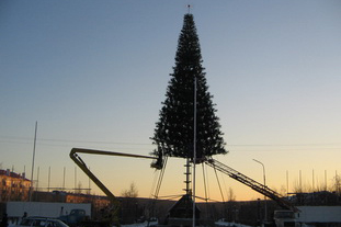 Установка искусственной елки г. Краснотурьинск